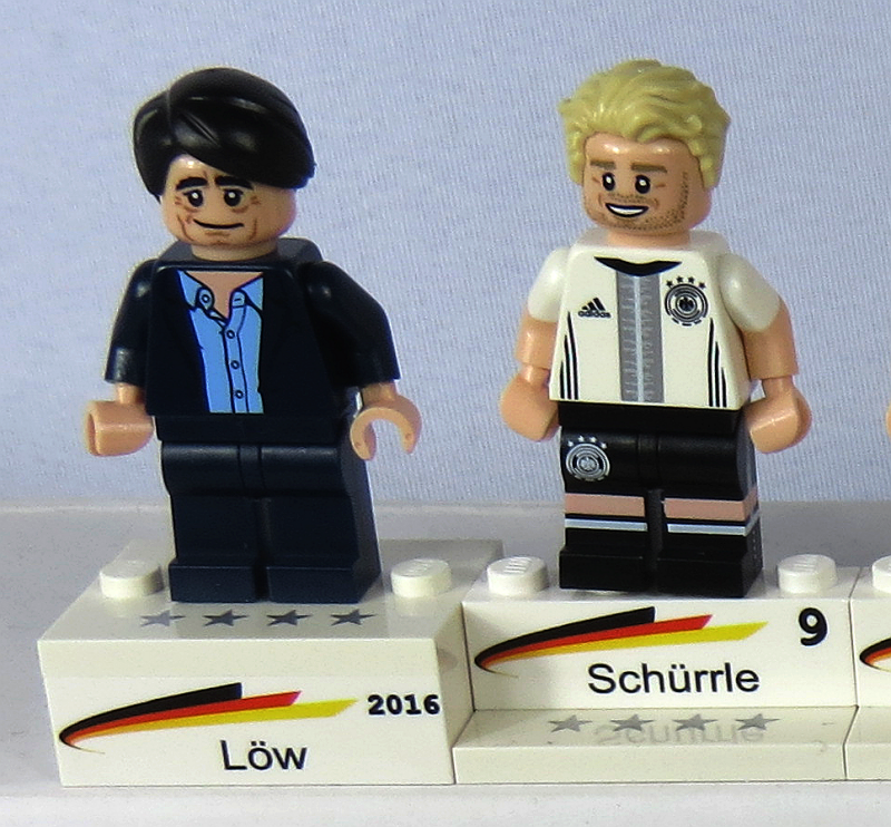 Photo de Sockelsteine für Lego DFB Team Minifiguren 2016