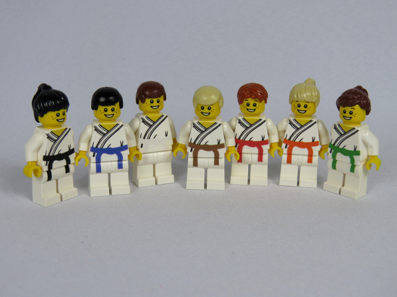 Resmi Lego Karate Kid Figur mit Rückenaufdruck