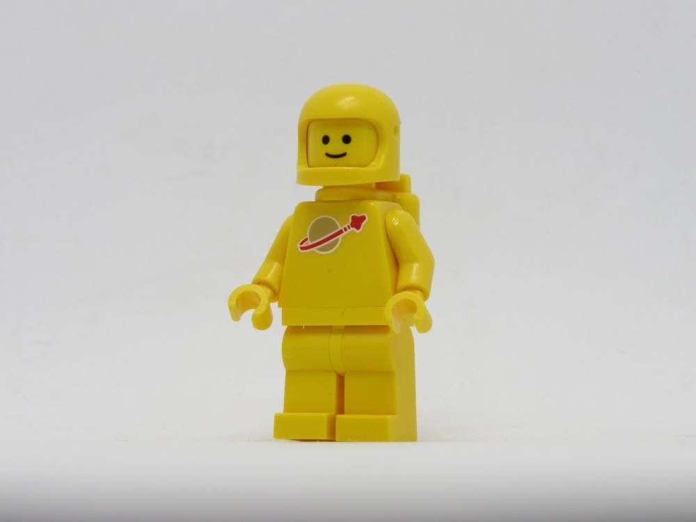 Space Figur gelb की तस्वीर
