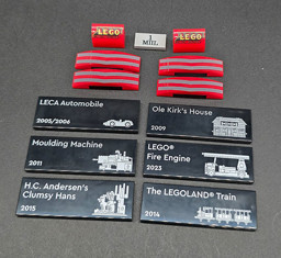 LEGO Set Plättchen und Teile Bild von LEGO Inside Tour (2025) Custom Package